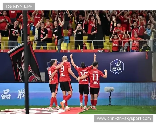 随着成都蓉城遭遇河南双杀，沪上双雄赢球，中超冠军大局已定！